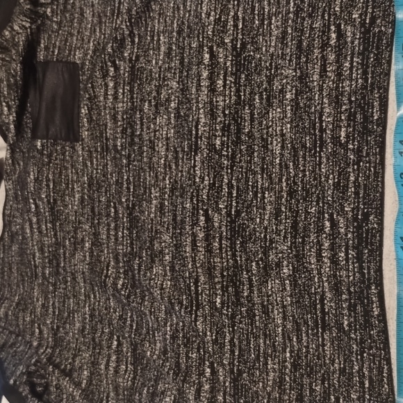 Woman's Sweater/long sleeve Style & Co. Size: L Color: Blacks & Gray's - Picture 2 of 11